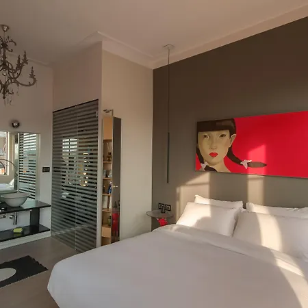 Frattina 57 בית הארחה 4*