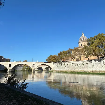 בית הארחה Frattina 57 4*